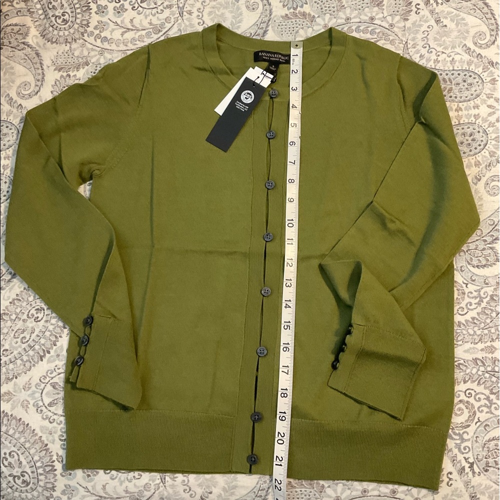 New w/tags Banana Republic, size S, Merino Wool and washable.
